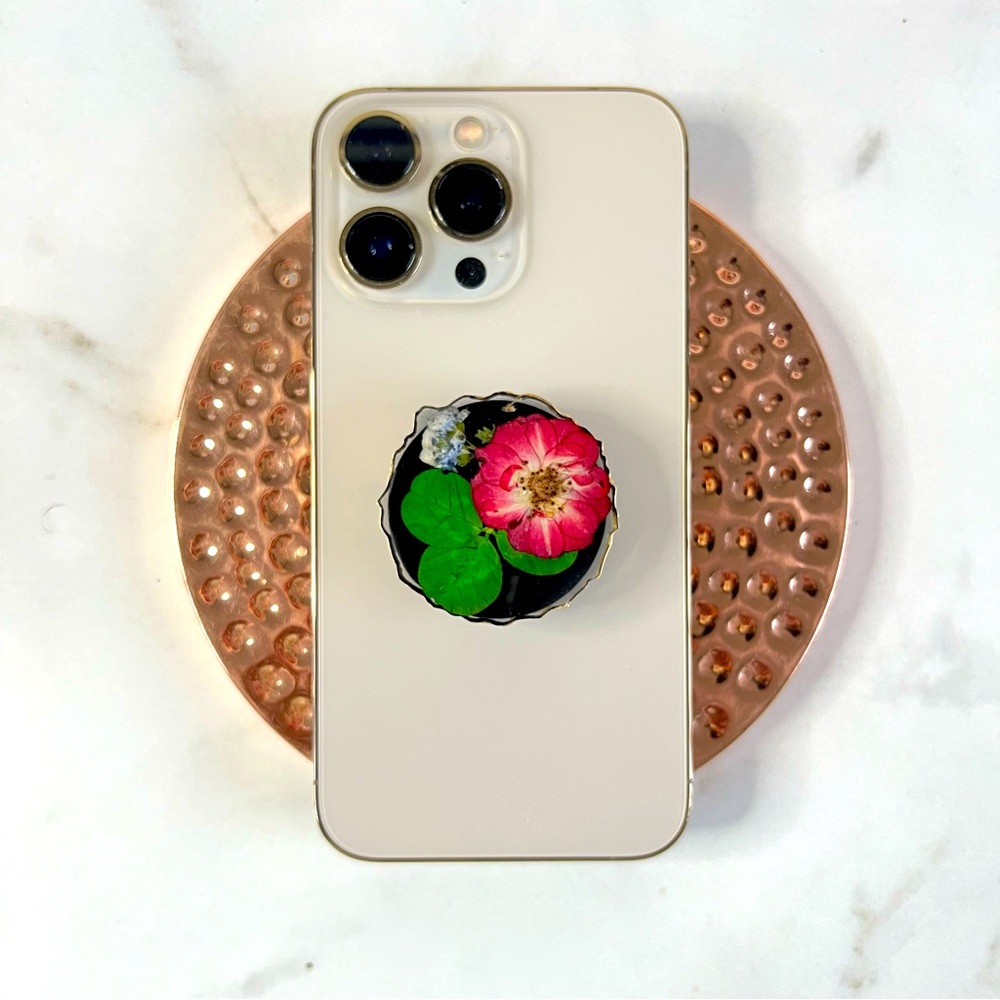 🌼Resin Geode Flower Phone Grip
